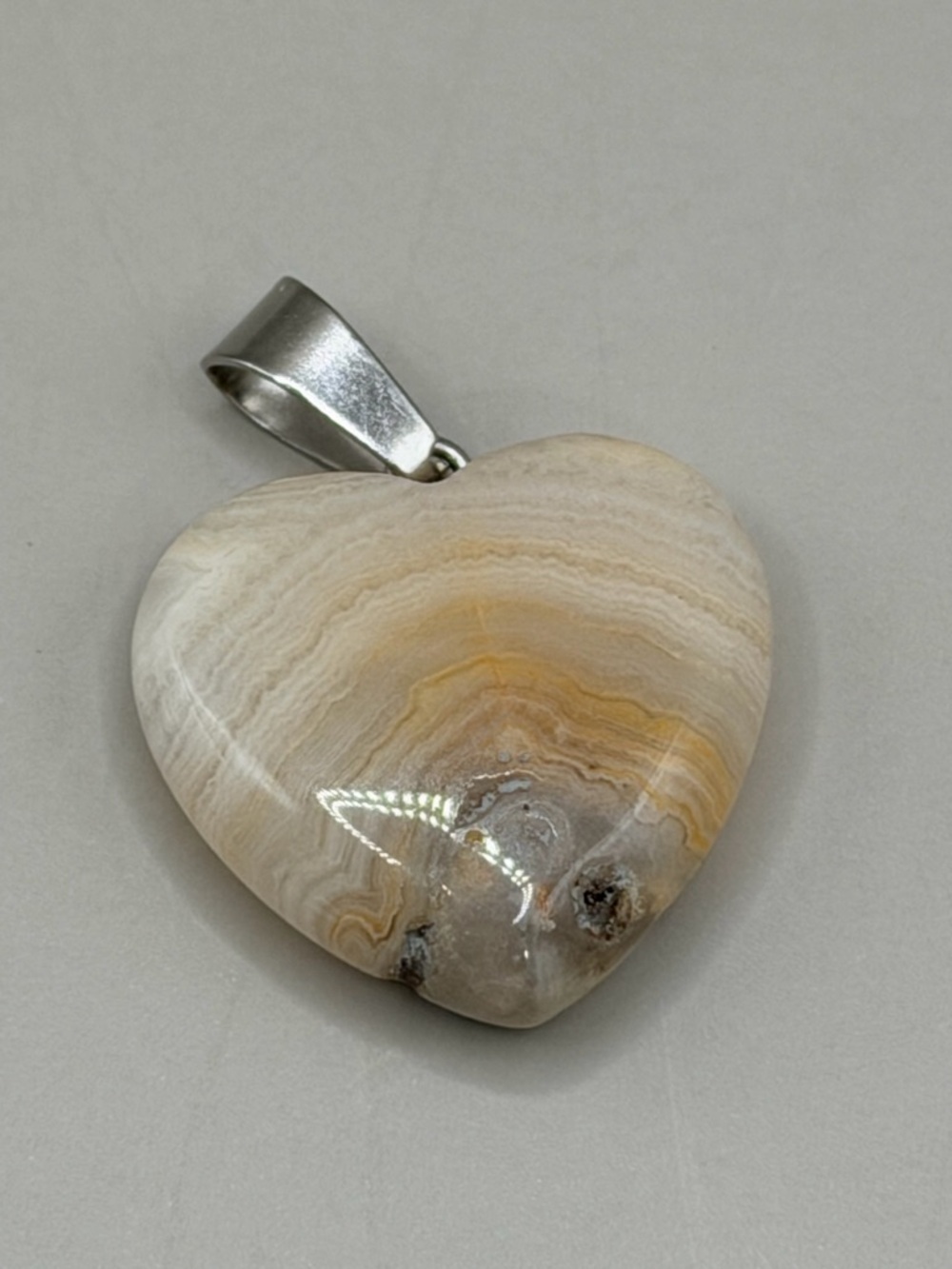Heart-Shaped Lace Agate Pendant in Cream and Beige